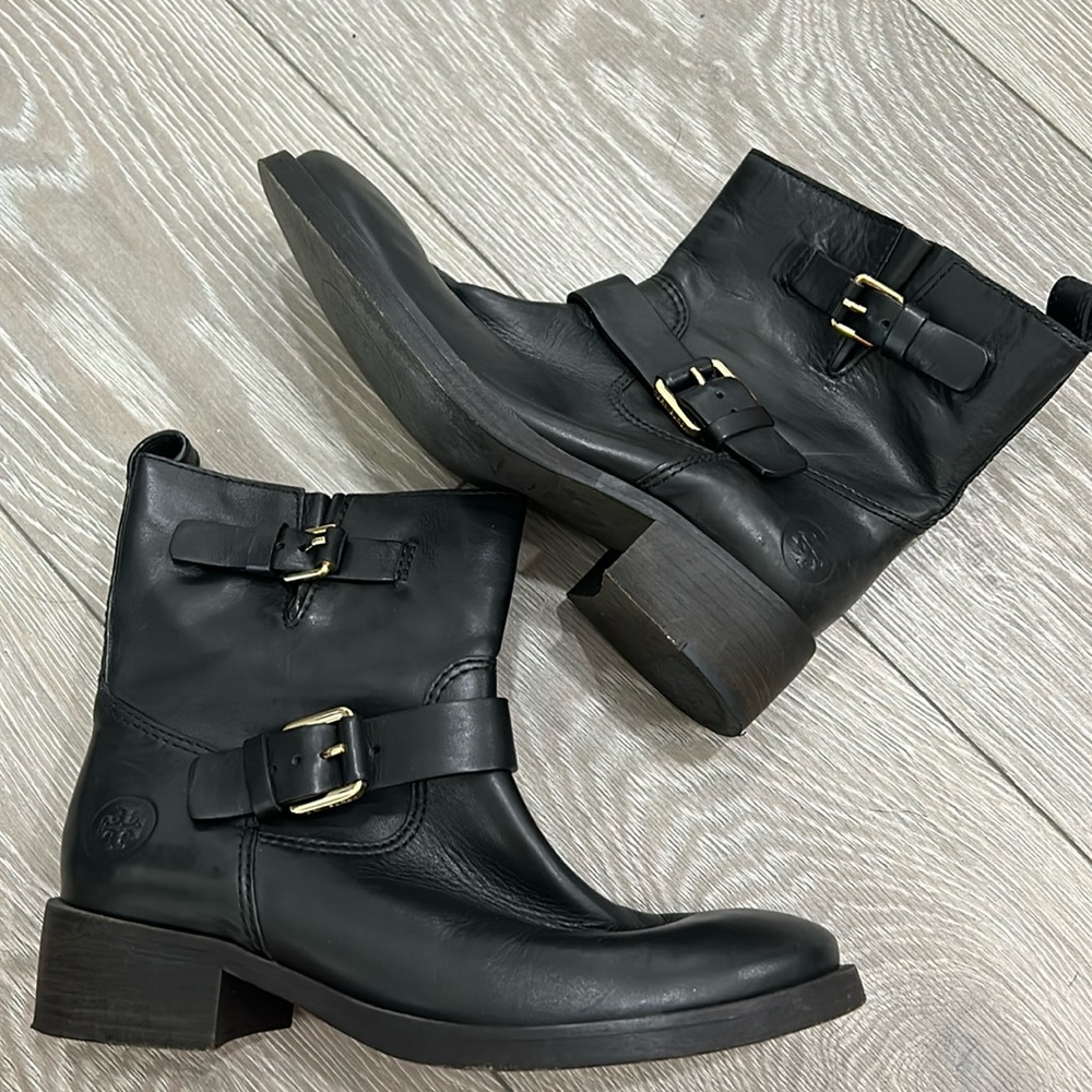 - TORY BURCH BLACK LEATHER ANKLE BOOTS